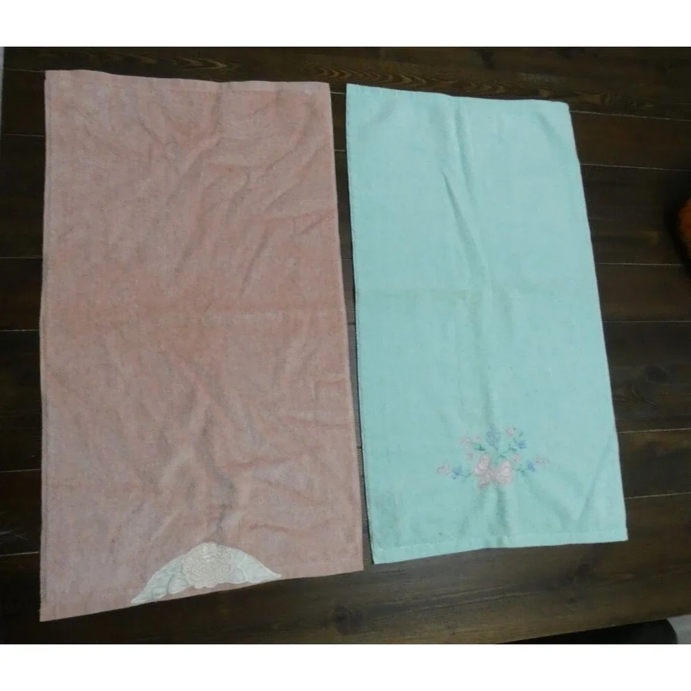 The Avanti Look 70s Vintage Set of 2 Hand Towels Embroidered Pink Green 28